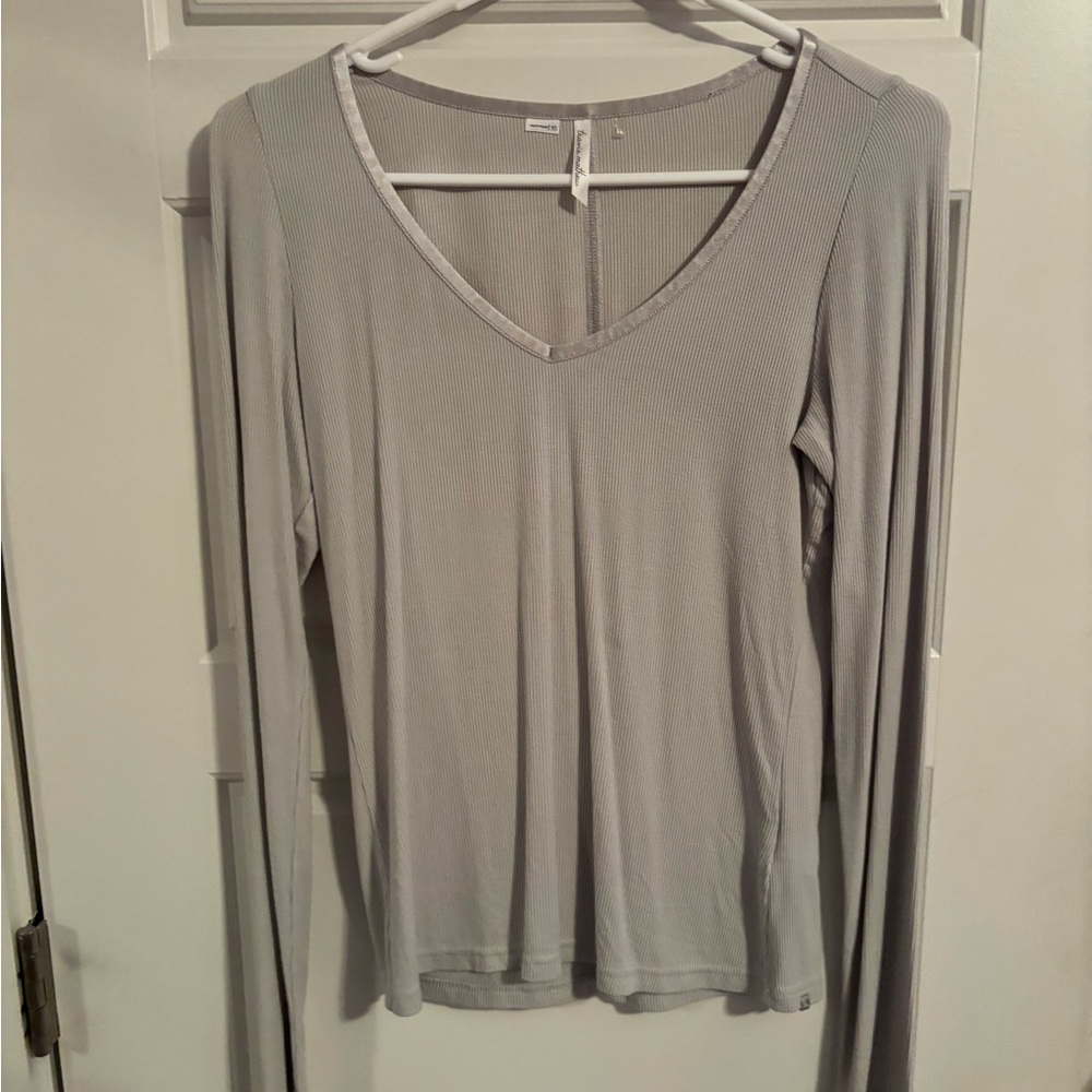 Gray V-Neck Long Sleeve Top